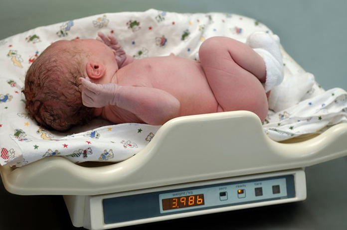 Monitor your child’s weight مراقبة-وزن-الطفل